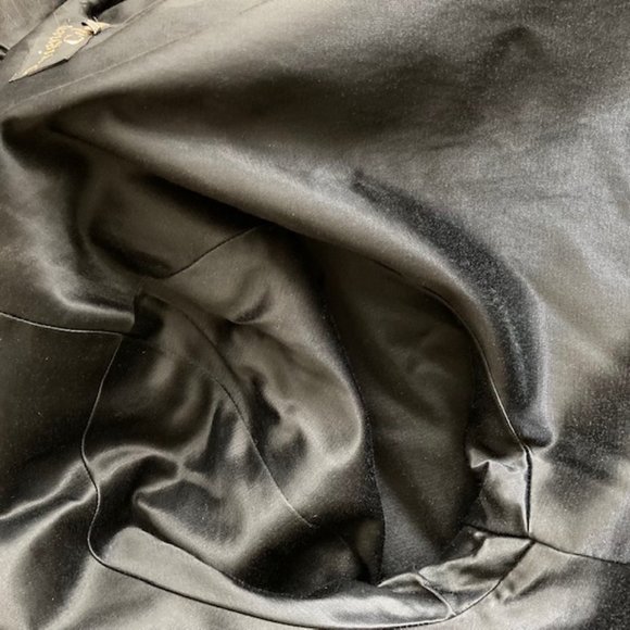 Ladies 3/4 length vintage black leather coat excellent. - Picture 5 of 7